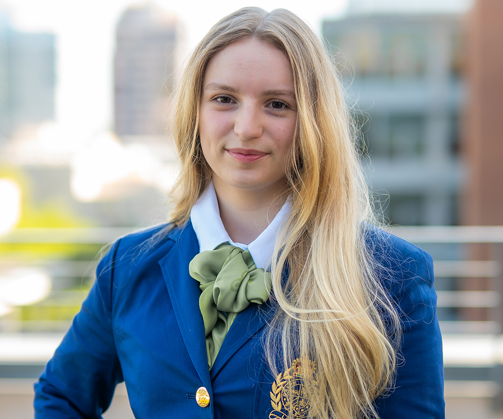 Adel Sommer headshot