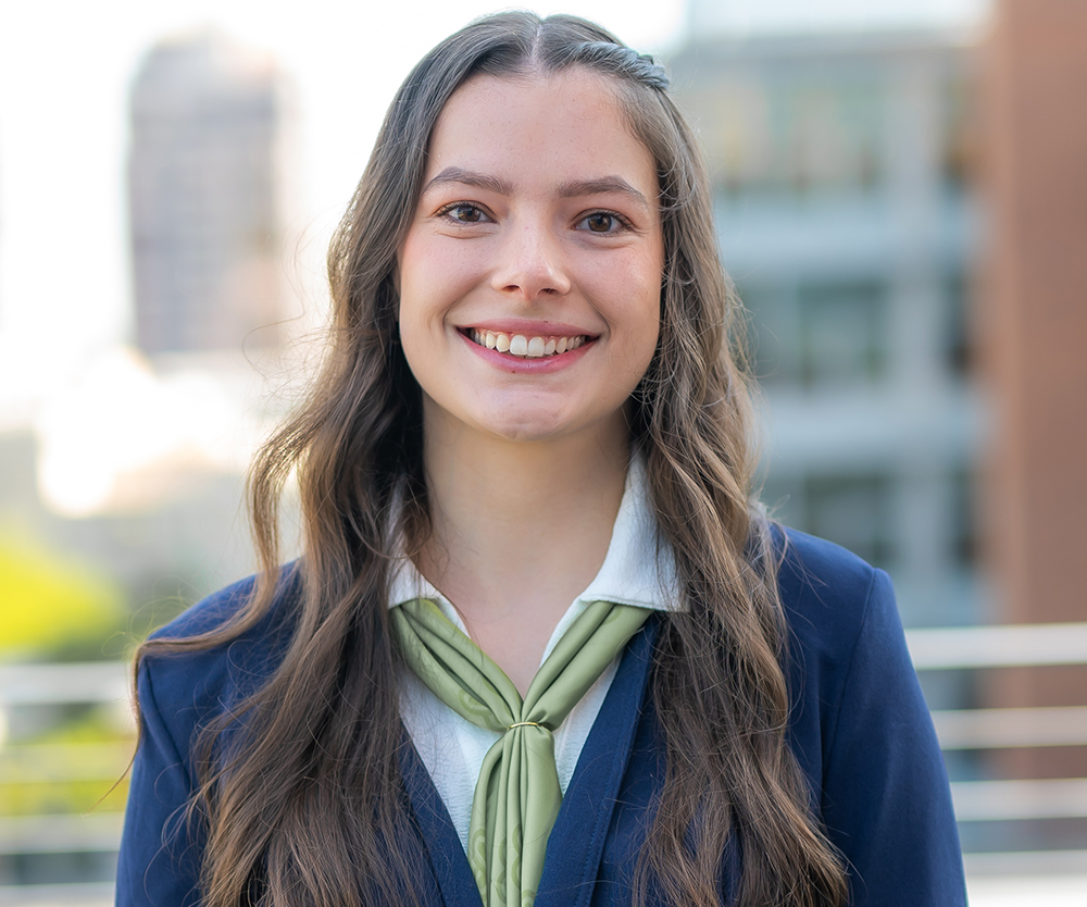 Mia Hohmann headshot